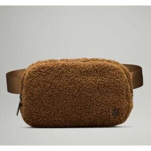 Lululemon Everywhere Fleece Belt Bag Burnt Caramel